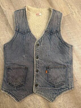 VTG Levi's denim Vest Sherpa lining